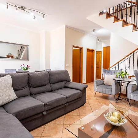 Lobos Flat Apartman *